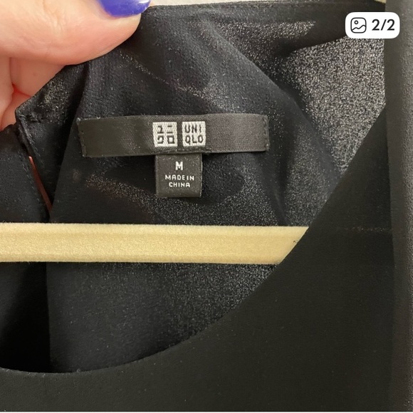 Uniqlo Black Sleeveless Drape Blouse - Picture 2 of 2